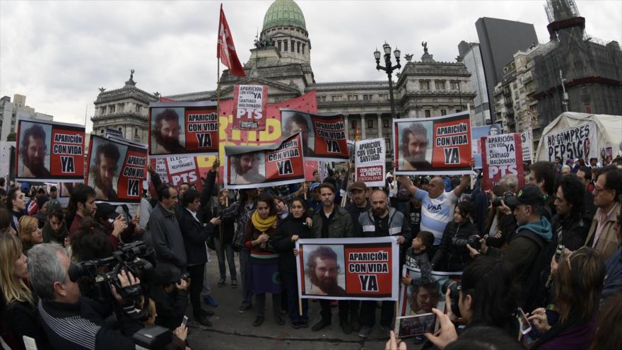 Familiares del activista desaparecido Santiago Maldonado y miembros de organizaciones sociales en una protesta en Buenos Aires, 7 de agosto de 2017.