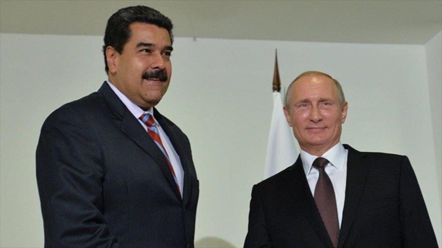 El presidente de Rusia, Vladimir Putin (dcha.), y su par venezolano, Nicolás Maduro.