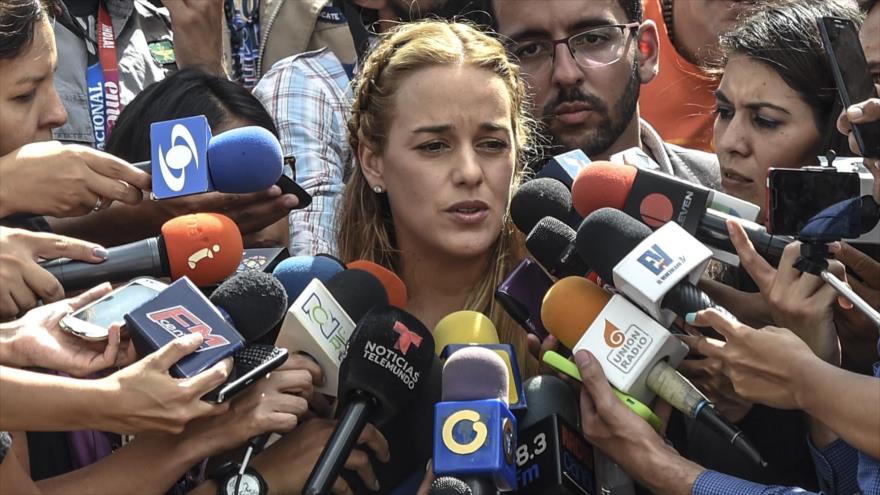 Lilian Tintori, esposa del líder de la oposición Leopoldo López, habla durante una manifestación en Caracas, 9 de julio de 2017.