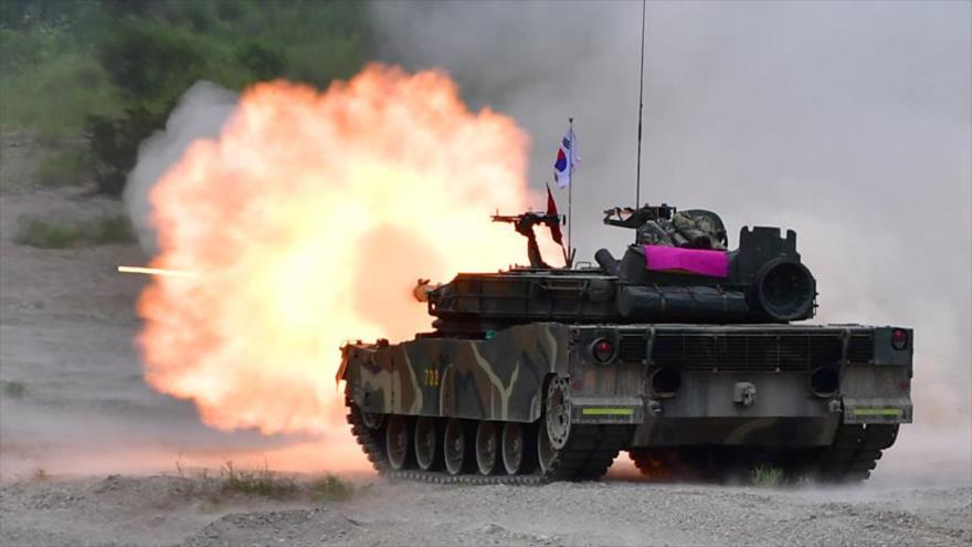 Un tanque K-1 del Ejército surcoreano durante una maniobra militar entre Washington y Seúl en la ciudad de Pohang, 6 de julio de 2016.