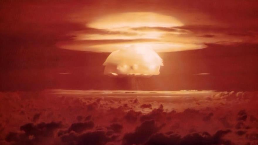 EE.UU. detonó su bomba de hidrógeno llamada Castle Bravo en el atolón Bikini, 28 de febrero de 1954.