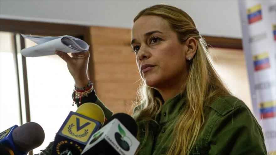 La opositora venezolana Lilian Tintori ofrece una rueda de prensa en Caracas (capital), 2 de septiembre de 2017.
