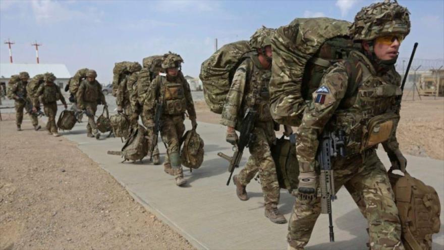 Tropas británicas se retiran de su base en Afganistán.