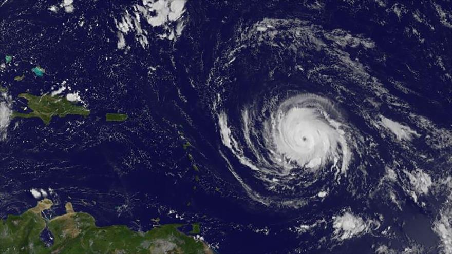 Esta imagen obtenida del Proyecto GOES de la NASA muestra el huracán Irma acercándose a las 
Antillas Menores, 4 de septiembre de 2017.