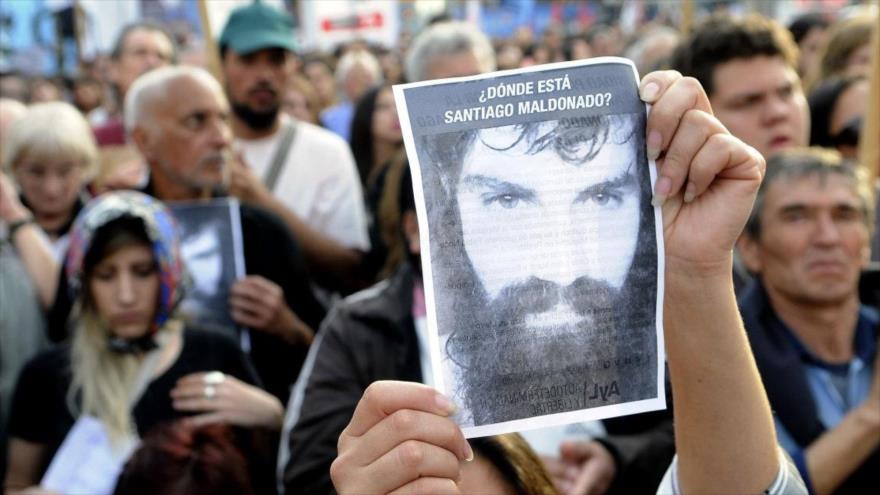 Manifestantes argentinos piden explicaciones del Gobierno sobre la desaparición de Santiago Maldonado, 1 de septiembre de 2017.