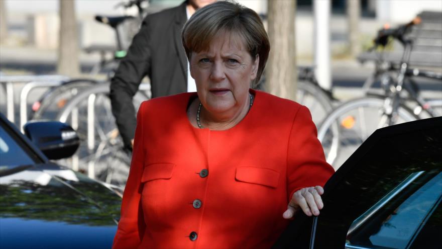 Vídeo: Lanzan tomates a Merkel en un acto de campaña