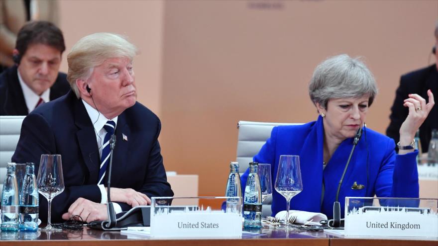 El presidente de EE.UU., Donald Trump, y la primera ministra británica, Theresa May, durante una reunión del G20 en Hamburgo, 7 de julio de 2017.