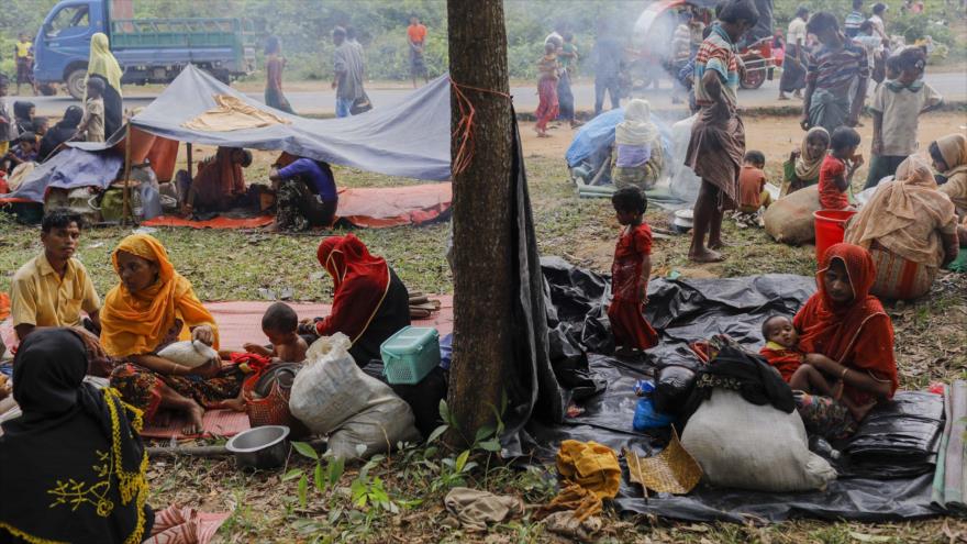 Los musulmanes rohingyas tras huir de Myanmar (Birmania) se encuentran en Ukhiya, Bangladés, 6 de septiembre de 2017.