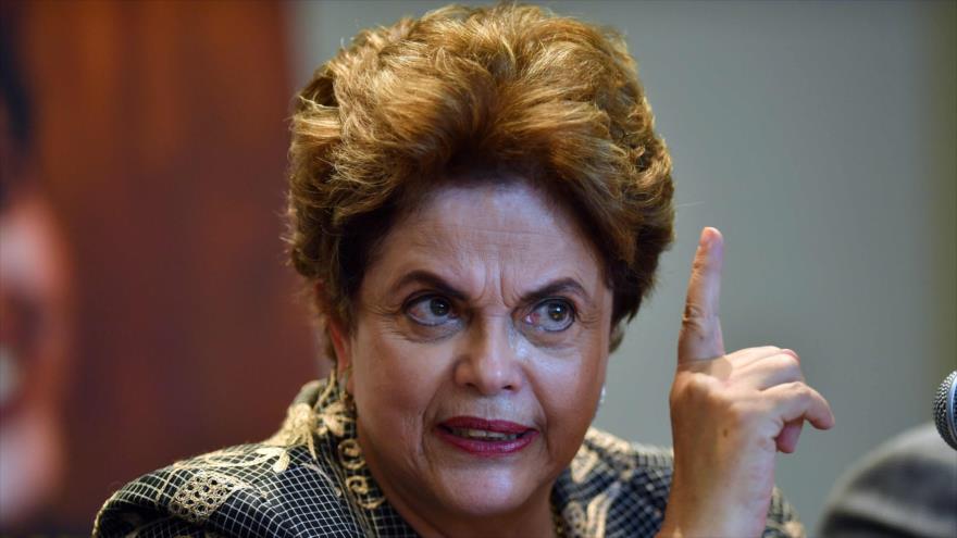 La expresidenta brasileña Dilma Rousseff, durante una conferencia de prensa en México, 24 de abril de 2017. 