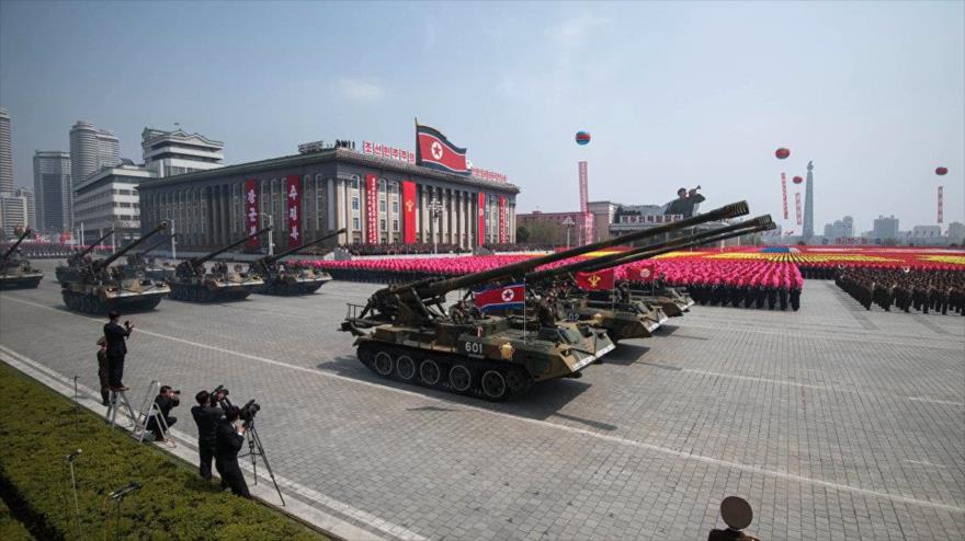 Tanques del Ejército norcoreano durante un desfile militar en Pyongyang, 15 de abril de 2017.