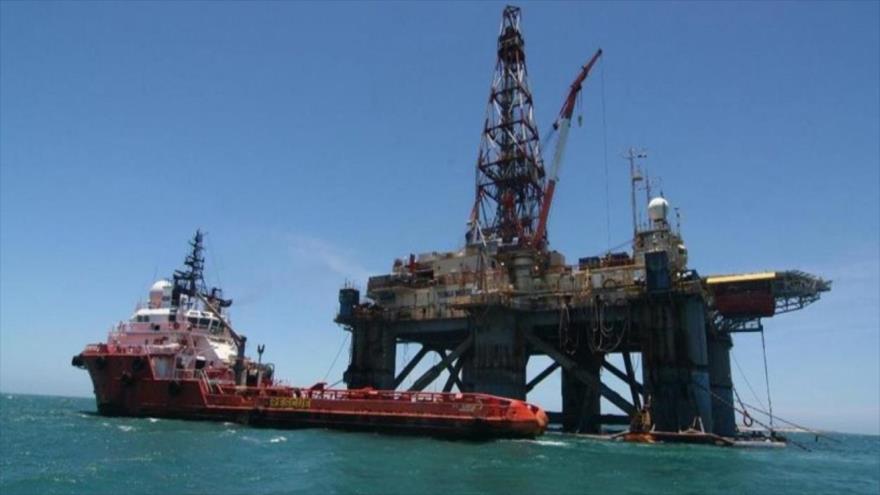 La plataforma petrolífera, ubicada en 220 kilómetros al norte de las islas Malvinas.