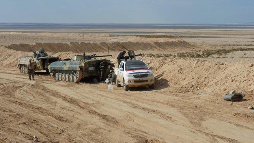 Las fuerzas gubernamentales sirias en una batalla contra rebeldes del Ejército Libre de Siria (ELS) apoyados por EE.UU.