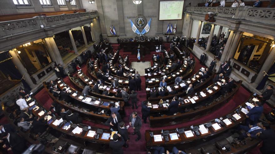 Diputados guatemaltecos votan si mantienen o no la inmunidad del presidente Jimmy Morales, Ciudad de Guatemala, 11 de septiembre de 2017.