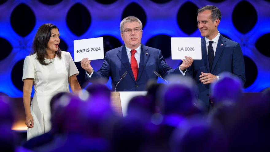 El presidente del COI, Thomas Bach, anuncia la confirmación de París y Los Ángeles como sedes olímpicas, 15 de septiembre de 2017.