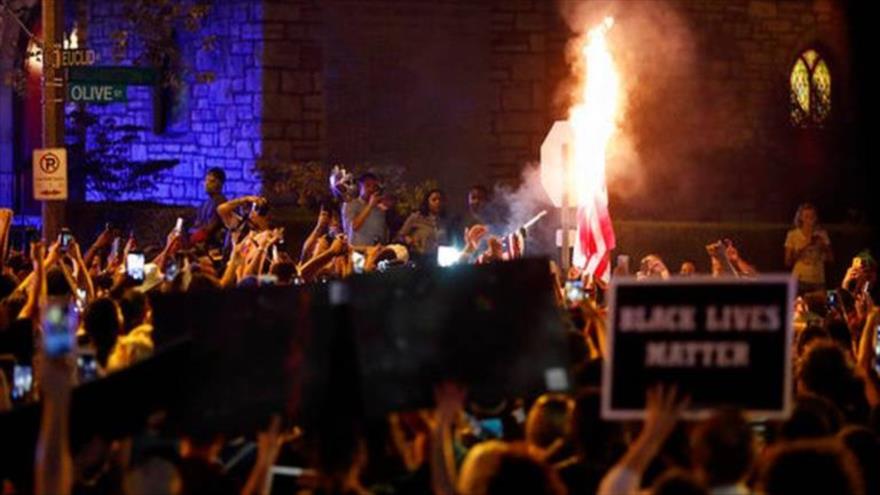 Manifestantes en San Luis denuncian racismo policial de EEUU
