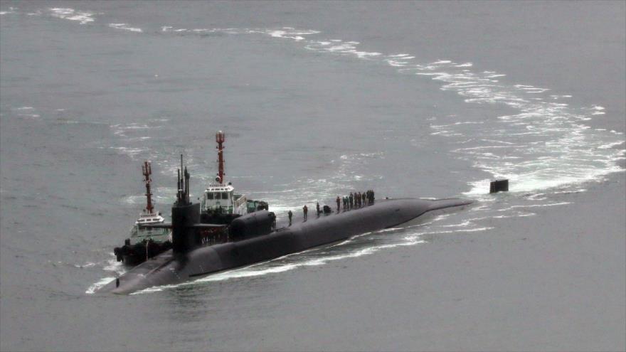 Un submarino nuclear USS Michigan llega al puerto surcoreano de Busan, 25 de abril de 2017.