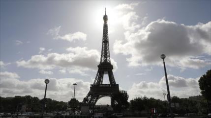 ¿Amenaza terrorista? Levantan muro antibalas en Torre Eiffel