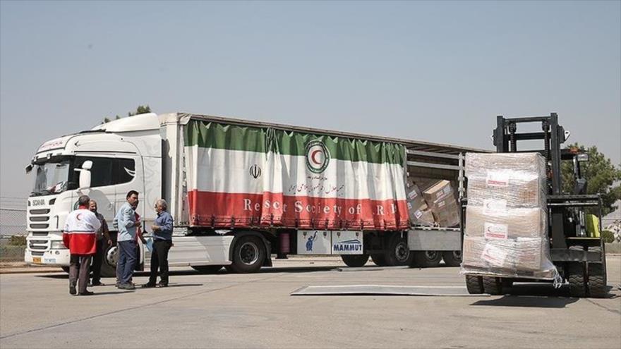 Camiones de la Media Luna Roja de Irán con cargamentos de ayuda humanitaria para los desplazados rohingyas en Bangladés, 20 de septiembre de 2017.