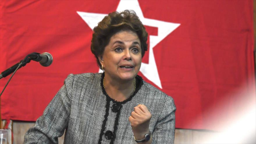 La expresidenta brasileña Dilma Rousseff durante un acto político en Río de Janeiro, 31 de agosto de 2017.