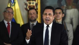 Vicecanciller venezolano: Trump se quedó solo con sus locuras