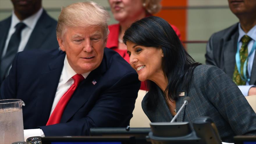 El presidente de EEUU, Donald Trump, y la embajadora de EEUU ante la ONU, Nikki Haley, en una reunión en la sede de la ONU, 18 de septiembre de 2017.