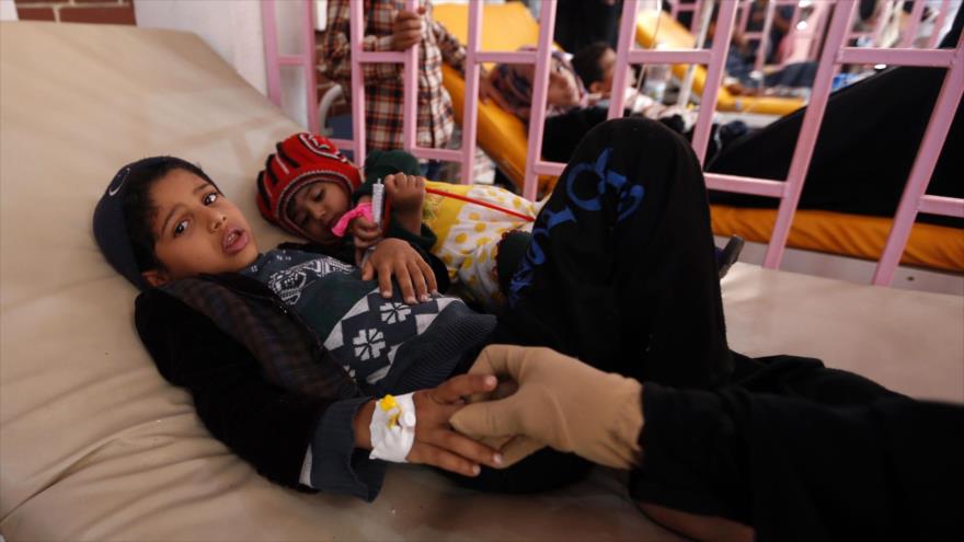 Dos niños yemeníes, sospechosos de estar infectados con cólera, en un hospital de Saná, capital de Yemen, 12 de agosto de 2017.