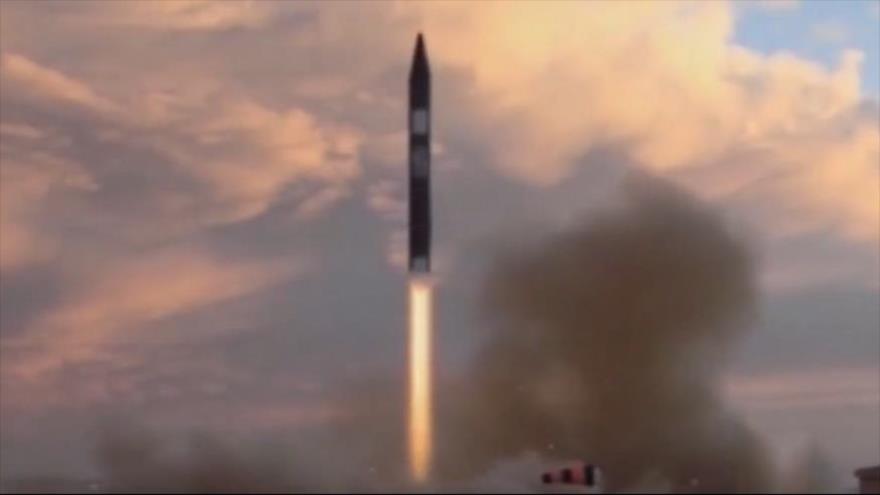 Vídeo: Irán prueba con éxito un nuevo misil balístico