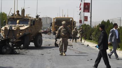 Talibán ataca con coche bomba un convoy de OTAN en Afganistán