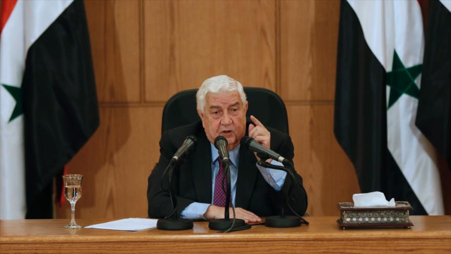 El canciller sirio, Walid al-Moalem, pronuncia un discurso ante la prensa en Damasco (capital), abril de 2017.