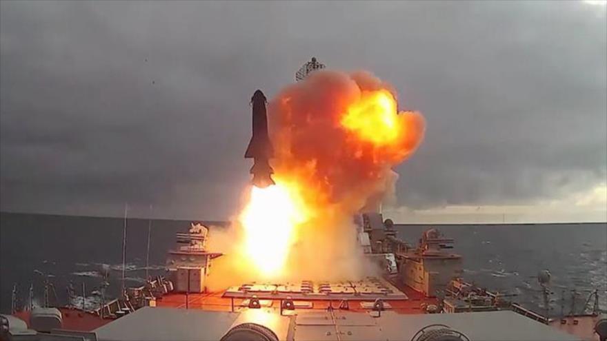 Vídeo: crucero ruso Pyotr Velikiy lanza ‘asesinos de portaaviones’