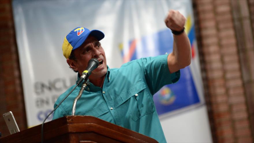 El líder opositor venezolano, Henrique Capriles, habla durante un acto en Caracas, capitla, 6 de agosto de 2017.