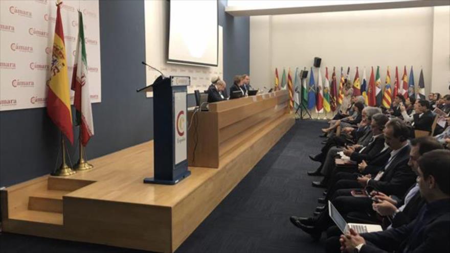 Una delegación de la Cámara de Comercio, Industrias, Minas y Agricultura de Irán participa en una conferencia en Madrid, 26 de septiembre de 2017.