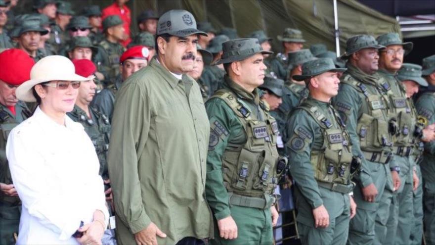 Maduro llama a preparar misiles y tanques para una guerra con EEUU