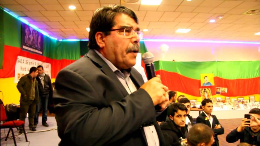 El presidente del principal partido kurdo sirio, el Partido de la Unión Democrática (PYD), Salih Muslim, en un acto público.