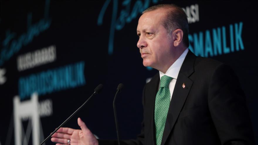 El presidente de Turquía, Recep Tayyip Erdogan, ofrece un discurso en Estambul, 25 de septiembre de 2017.