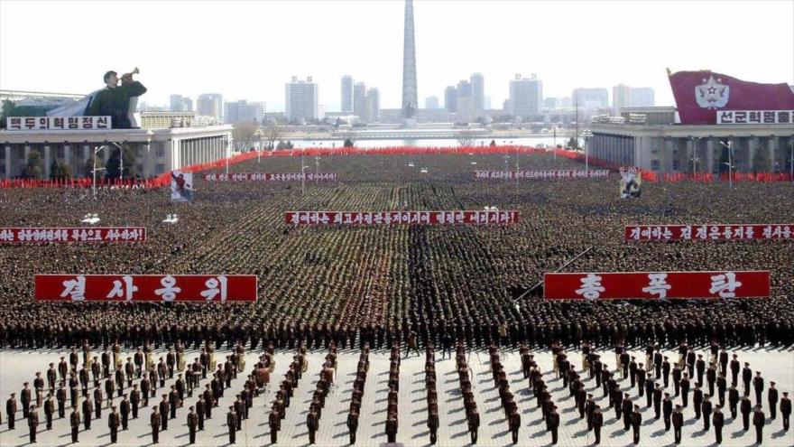 Los soldados del Ejército de Corea del Norte participan en un desfile militar en Pyongyang, la capital.