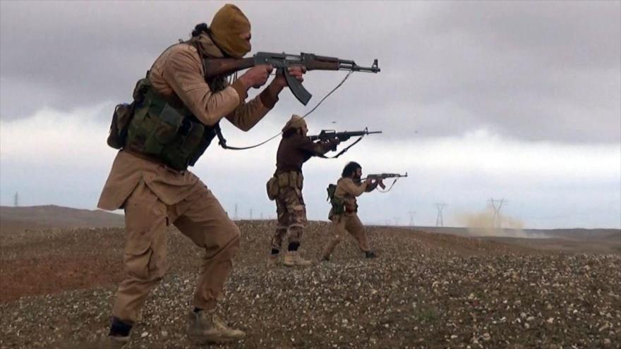 Integrantes del grupo terrorista EIIL (Daesh, en árabe) durante una ofensiva.