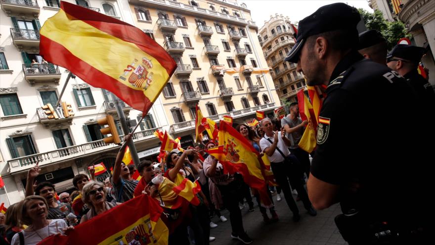 Los catalanes se manifiestan por la independencia frente a las fuerzas de seguridad, Barcelona, capital de Cataluña, 30 de septiembre de 2017.