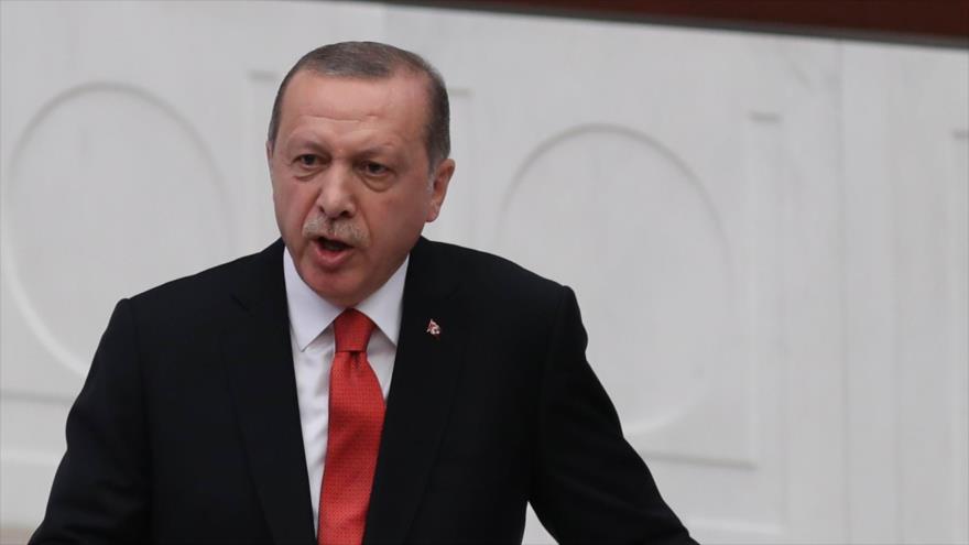 El presidente de Turquía, Recep Tayyip Erdogan, habla en una sesión del Parlamento turco en Ankara, 1 de octubre de 2017.
