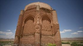 Irán - 1. El Día Nacional de la Paz 2. Qazvin - Arquitectura persa-islámica 3. Marvast - Naturaleza