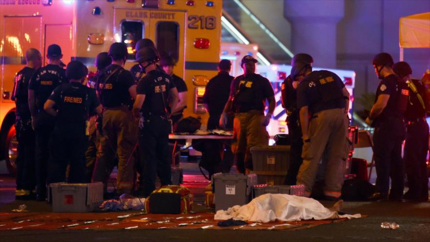 Policías desplegados en el sitio del tiroteo en Las Vegas, en Estados Unidos, 2 de octubre de 2017.