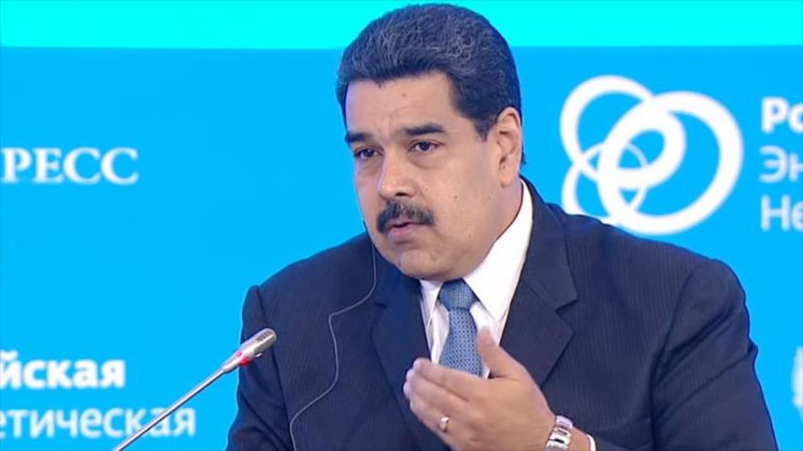 El presidente de Venezuela, Nicolás Maduro, habla en un foro de energía, Moscú, capital rusa, 4 de octubre de 2017.