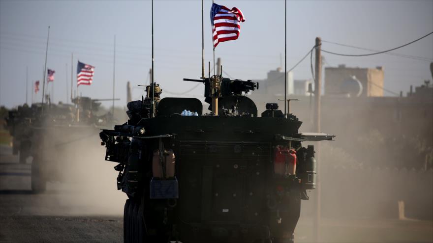 Convoy de vehículos militares del Ejécito estadounidense circula en el norte de Siria, 6 de marzo de 2017.