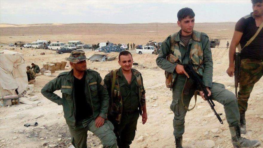 Fuerzas sirias y especiales rusas asedian a EIIL en Al-Qaryatayn