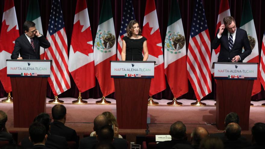 Representantes de México, Canadá y EE.UU. (de izda. a dcha.) en el último día de la 3ª ronda de diálogos por el TLCAN en Canadá, 27 de septiembre de 2017.