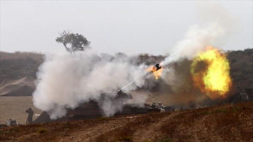 Tanque israelí dispara contra zonas residenciales y posiciones de HAMAS en Gaza.