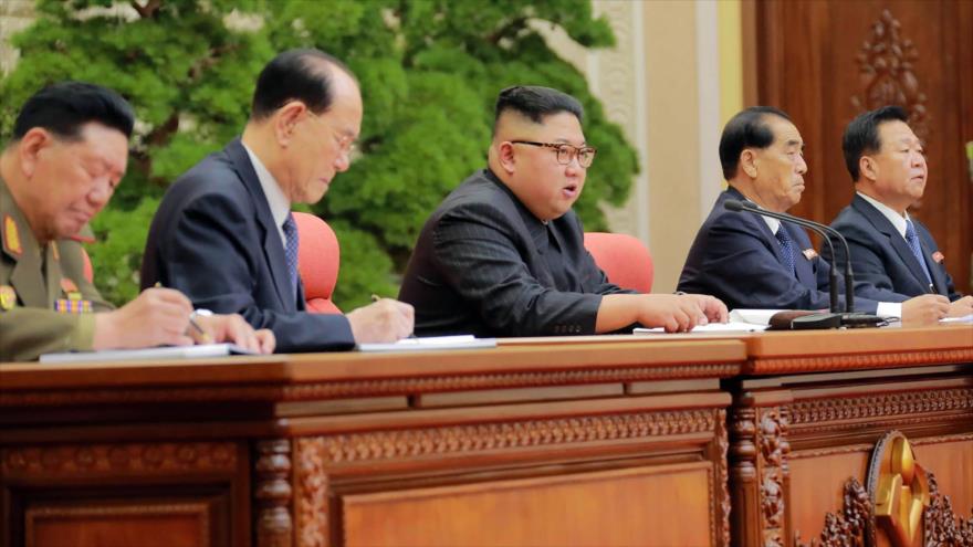 El líder norcoreano, Kim Jong-un, durante el pleno del Partido de los Trabajadores de Corea, 8 de octubre de 2107.