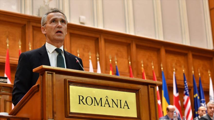 El secretario general de la OTAN, Jens Stoltenberg, habla ante la Asamblea Parlamentaria del bloque en Rumanía, 9 de octubre de 2017.