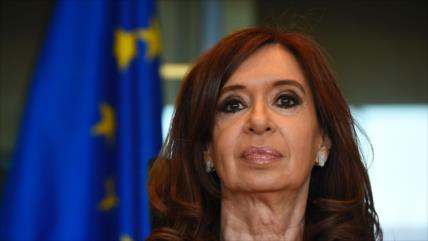 Justicia argentina prohíbe salir del país a Cristina Fernández