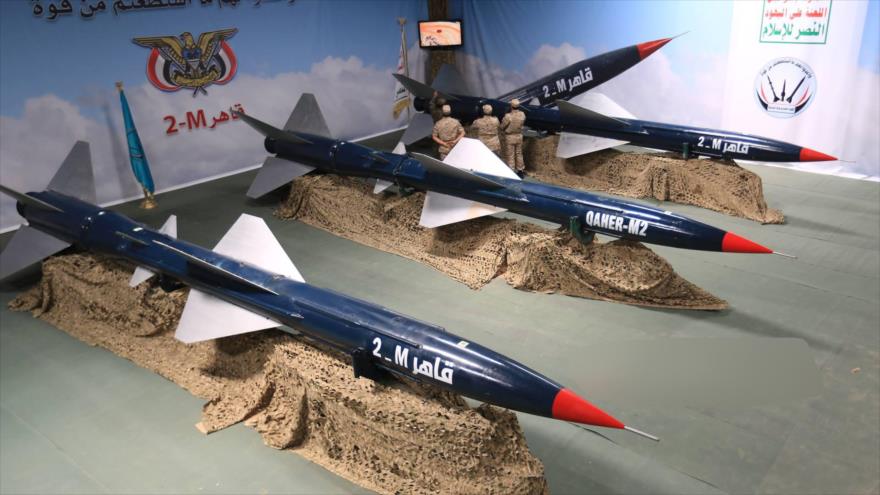 Fuerzas yermeníes exhiben sus misiles balísticos Qaher-2 en la capitalina ciudad de Saná. 